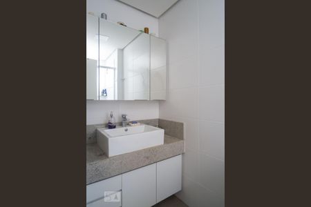 Casa de condomínio à venda com 211m², 3 quartos e 4 vagas Casa de condomínio à venda com 211m², 3 quartos e 4 vagasBanheiro da Suíte