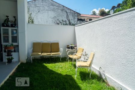 Casa de condomínio à venda com 211m², 3 quartos e 4 vagas Casa de condomínio à venda com 211m², 3 quartos e 4 vagasQuintal