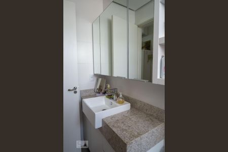 Casa de condomínio à venda com 211m², 3 quartos e 4 vagas Casa de condomínio à venda com 211m², 3 quartos e 4 vagasBanheiro da Suíte 1