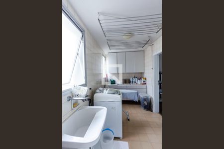 Apartamento à venda com 166m², 3 quartos e 2 vagas Apartamento à venda com 166m², 3 quartos e 2 vagasÁrea de Serviço