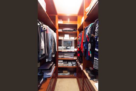 Apartamento à venda com 166m², 3 quartos e 2 vagas Apartamento à venda com 166m², 3 quartos e 2 vagasSuíte 1 closet