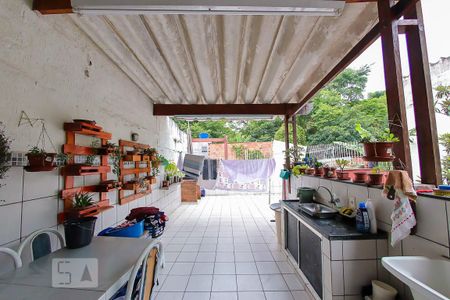 Casa à venda com 300m², 8 quartos e 2 vagas Casa à venda com 300m², 8 quartos e 2 vagasArea de serviço