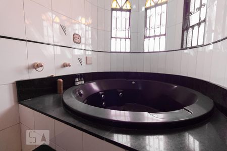 Casa à venda com 260m², 6 quartos e 2 vagasBanheiro