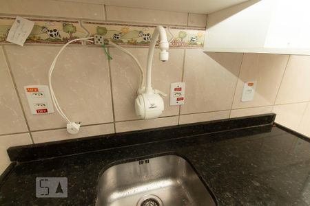 Cozinha - Torneira de apartamento para alugar com 2 quartos, 64m² em Floresta, Porto Alegre