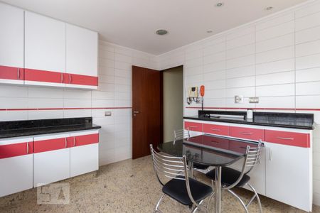 Casa à venda com 280m², 3 quartos e 2 vagasCozinha