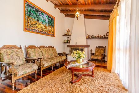 Casa à venda com 420m², 4 quartos e 4 vagasSala