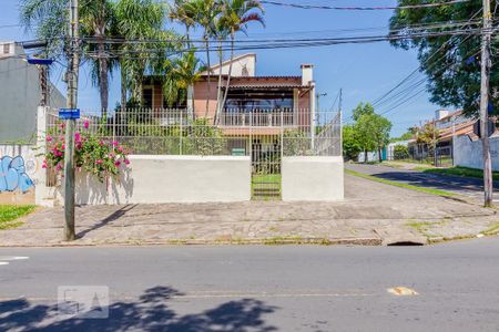 Casa à venda com 420m², 4 quartos e 4 vagasFachada