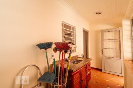 Casa à venda com 244m², 4 quartos e 3 vagasCozinha e área de serviço - edícula