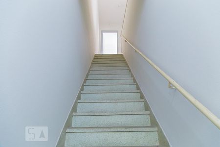 Casa para alugar com 58m², 2 quartos e sem vaga Casa para alugar com 58m², 2 quartos e sem vagaSala - Escada