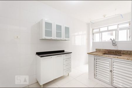 Cozinha de kitnet/studio para alugar com 1 quarto, 47m² em Gonzaga, Santos