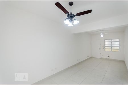 Sala e quarto de kitnet/studio para alugar com 1 quarto, 47m² em Gonzaga, Santos