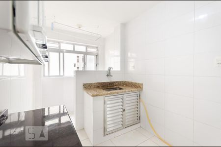 Cozinha de kitnet/studio para alugar com 1 quarto, 47m² em Gonzaga, Santos