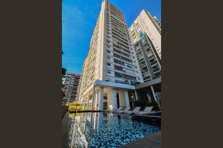 Studio para alugar com 32m², 1 quarto e 1 vaga Studio para alugar com 32m², 1 quarto e 1 vagaPiscina