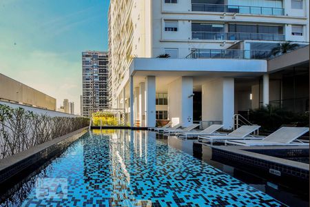 Studio para alugar com 32m², 1 quarto e 1 vaga Studio para alugar com 32m², 1 quarto e 1 vagaPiscina