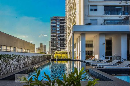 Studio para alugar com 32m², 1 quarto e 1 vaga Studio para alugar com 32m², 1 quarto e 1 vagaPiscina