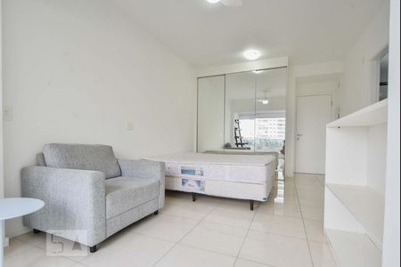 Sala  de kitnet/studio para alugar com 1 quarto, 32m² em Itaim Bibi, São Paulo