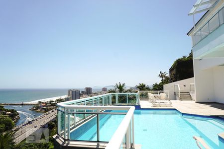 Casa à venda com 850m², 4 quartos e 5 vagas Casa à venda com 850m², 4 quartos e 5 vagasVaranda da Sala 2/Piscina