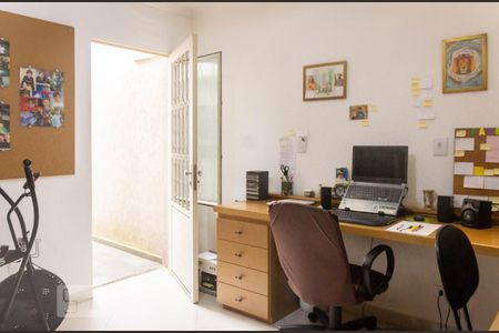 Escritório de casa para alugar com 3 quartos, 200m² em Vila Marari, São Paulo