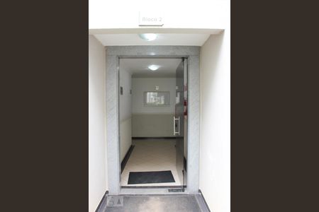 Apartamento à venda com 45m², 2 quartos e sem vaga Apartamento à venda com 45m², 2 quartos e sem vagaEntrada do Bloco