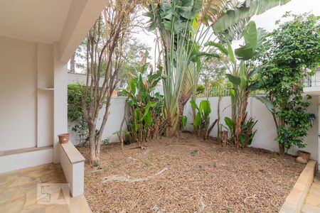 Casa à venda com 450m², 4 quartos e 5 vagas Casa à venda com 450m², 4 quartos e 5 vagasQuintal