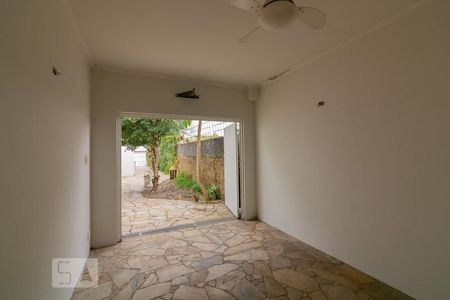 Casa à venda com 450m², 4 quartos e 5 vagas Casa à venda com 450m², 4 quartos e 5 vagasGaragem