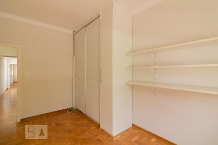 Casa à venda com 450m², 4 quartos e 5 vagas Casa à venda com 450m², 4 quartos e 5 vagasQuarto 4