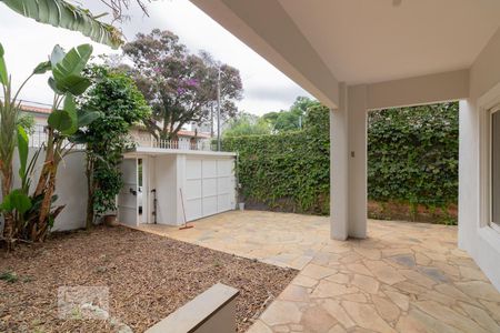 Casa à venda com 450m², 4 quartos e 5 vagas Casa à venda com 450m², 4 quartos e 5 vagasQuintal