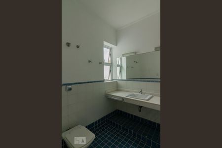 Casa à venda com 450m², 4 quartos e 5 vagas Casa à venda com 450m², 4 quartos e 5 vagasBanheiro