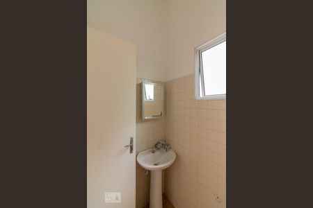 Casa à venda com 450m², 4 quartos e 5 vagas Casa à venda com 450m², 4 quartos e 5 vagasBanheiro de Serviço