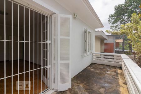 Casa à venda com 450m², 4 quartos e 5 vagas Casa à venda com 450m², 4 quartos e 5 vagasVaranda Quarto 3