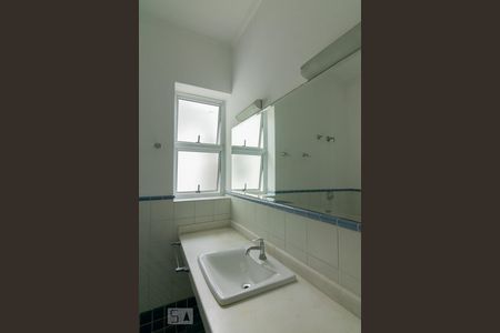 Casa à venda com 450m², 4 quartos e 5 vagas Casa à venda com 450m², 4 quartos e 5 vagasBanheiro