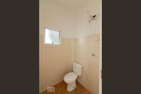 Casa à venda com 450m², 4 quartos e 5 vagas Casa à venda com 450m², 4 quartos e 5 vagasBanheiro de Serviço