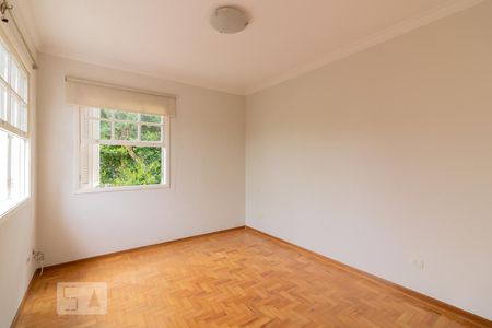 Casa à venda com 450m², 4 quartos e 5 vagas Casa à venda com 450m², 4 quartos e 5 vagasSuíte