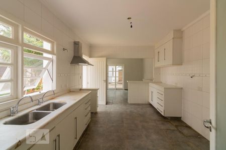 Casa à venda com 450m², 4 quartos e 5 vagas Casa à venda com 450m², 4 quartos e 5 vagasCozinha