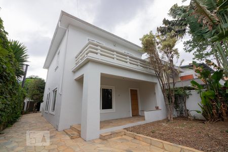 Casa à venda com 450m², 4 quartos e 5 vagas Casa à venda com 450m², 4 quartos e 5 vagasFachada