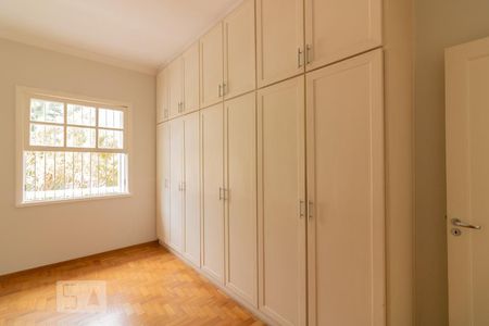 Casa à venda com 450m², 4 quartos e 5 vagas Casa à venda com 450m², 4 quartos e 5 vagasQuarto 4