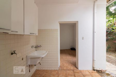 Casa à venda com 450m², 4 quartos e 5 vagas Casa à venda com 450m², 4 quartos e 5 vagasLavanderia