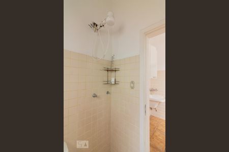 Casa à venda com 450m², 4 quartos e 5 vagas Casa à venda com 450m², 4 quartos e 5 vagasBanheiro de Serviço