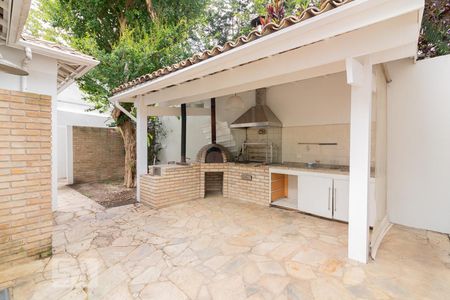 Casa à venda com 450m², 4 quartos e 5 vagas Casa à venda com 450m², 4 quartos e 5 vagasChurrasqueira