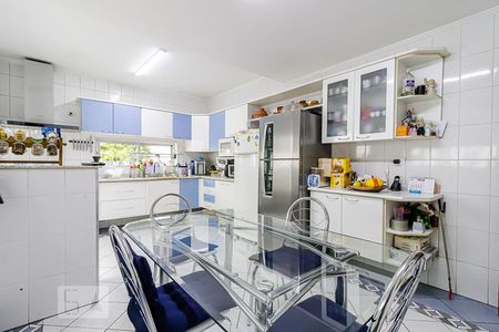 Casa para alugar com 350m², 3 quartos e 6 vagasCopa e Cozinha