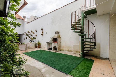 Casa para alugar com 350m², 3 quartos e 6 vagasQuintal