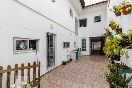 Casa para alugar com 350m², 3 quartos e 6 vagasQuintal