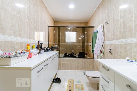 Casa para alugar com 350m², 3 quartos e 6 vagasBanheiro da Suíte 1