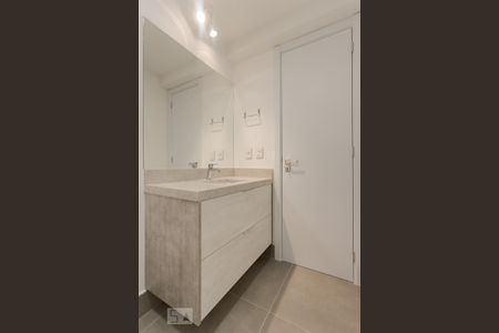 Banheiro Social de apartamento para alugar com 3 quartos, 67m² em São Sebastião, Porto Alegre