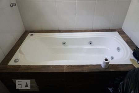 Casa à venda com 300m², 2 quartos e 3 vagasBanheiro da Suíte 1