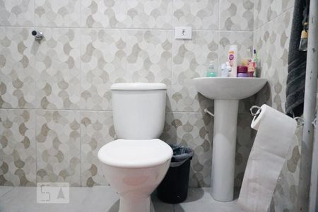 Casa à venda com 300m², 2 quartos e 3 vagasBanheiro da Suíte 2