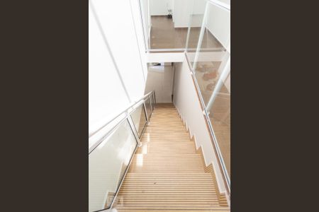 Casa à venda com 700m², 8 quartos e 8 vagasEscadas