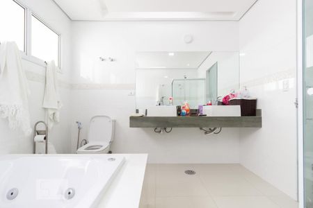 Casa à venda com 700m², 8 quartos e 8 vagasBanheiro da Suíte 1