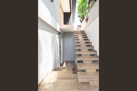 Casa à venda com 700m², 8 quartos e 8 vagasEscadas