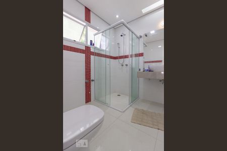 Casa à venda com 700m², 8 quartos e 8 vagasBanheiro da Suíte 4